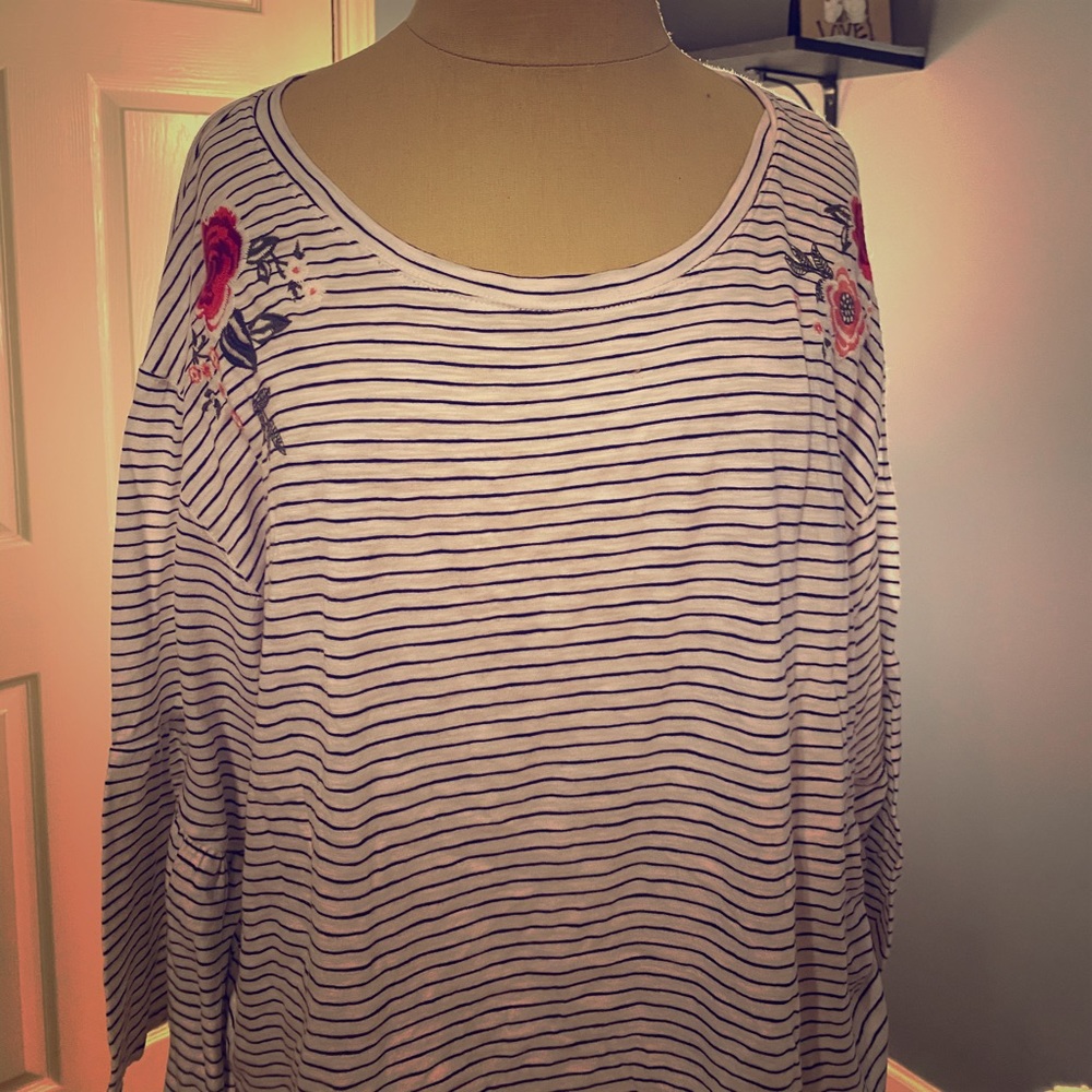 Hollister top